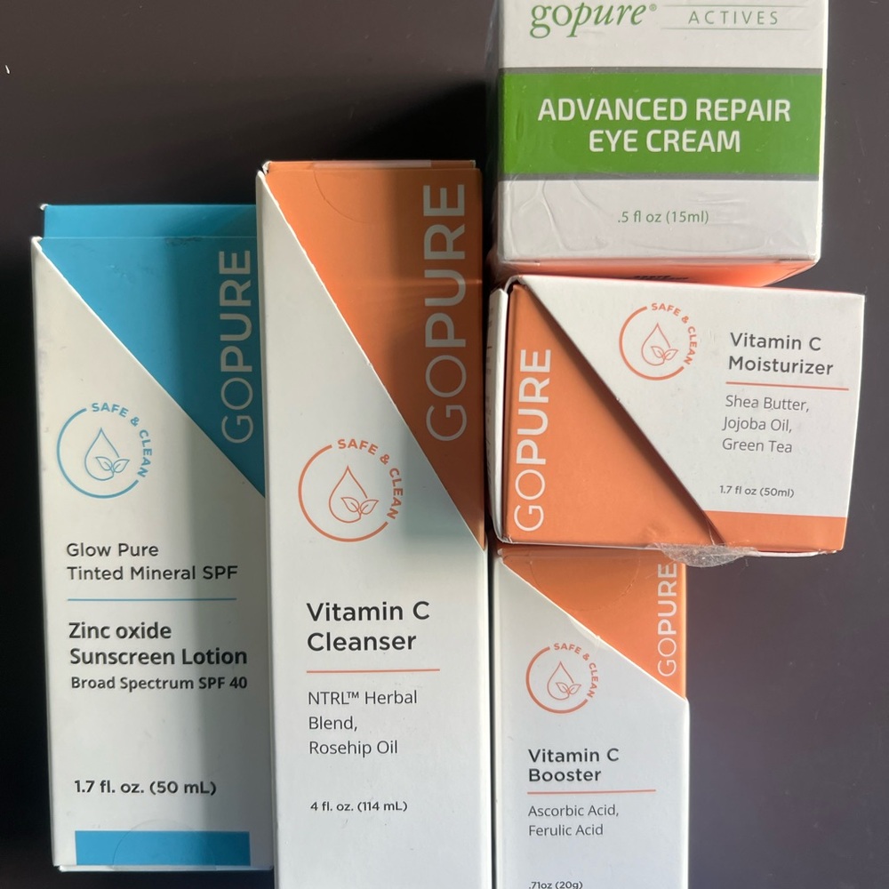 Skincare Set with Vitamin C and Advanced Repair